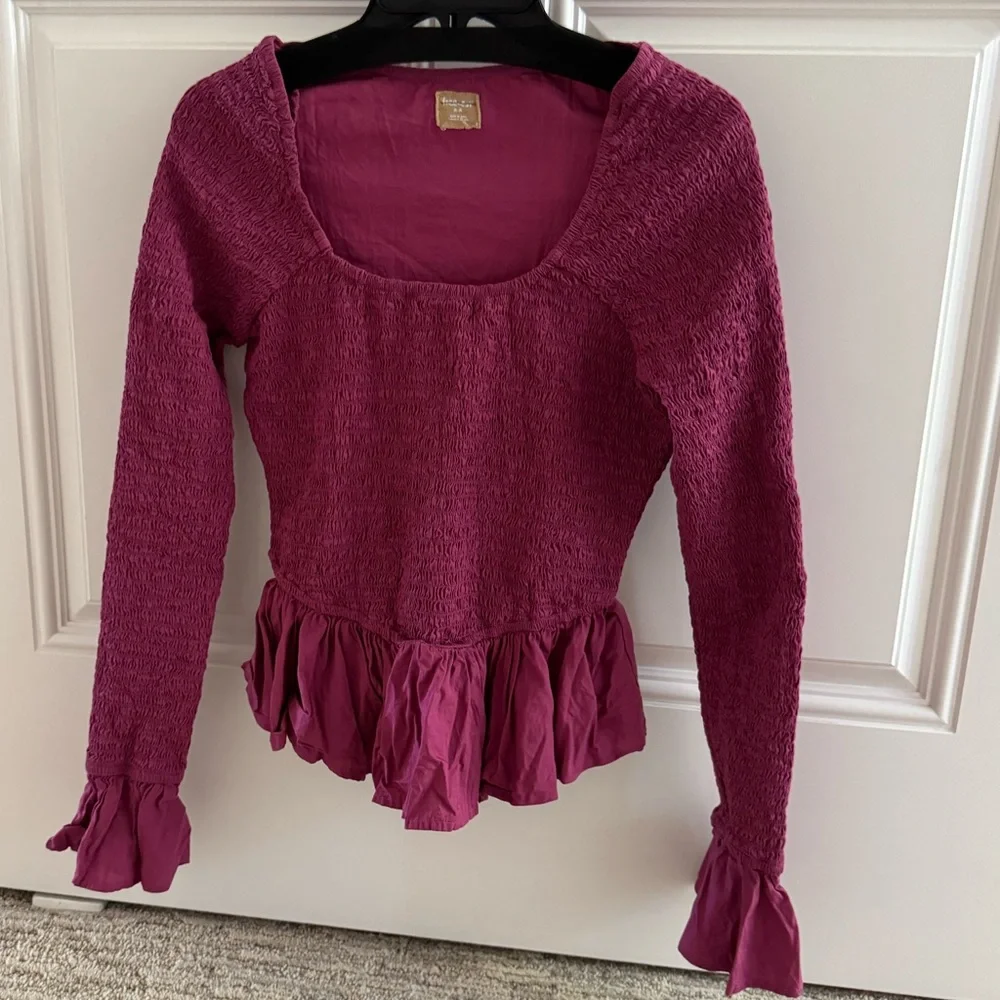FREE PEOPLE TROPICAL VIBES SMOCKED PEPLUM TOP MEDIUM MAGENTA